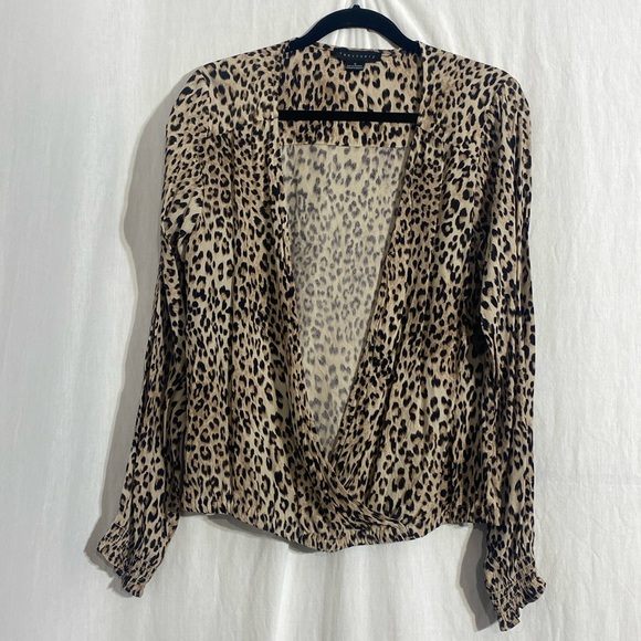 Sanctuary Tops - Nwot Sanctuary Animal Print Open Front Blouse.